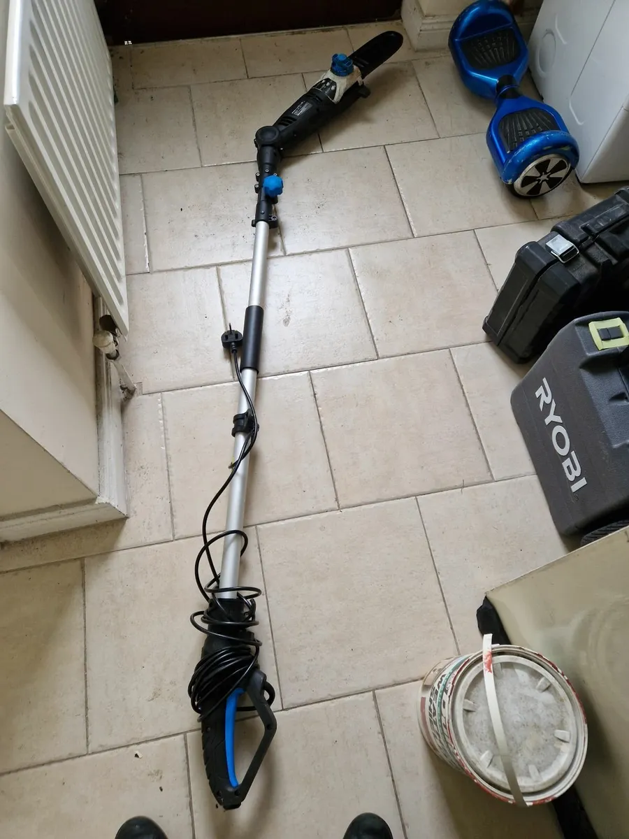 MacAllister MPS750S-2 long reach Pole Saw - Image 1
