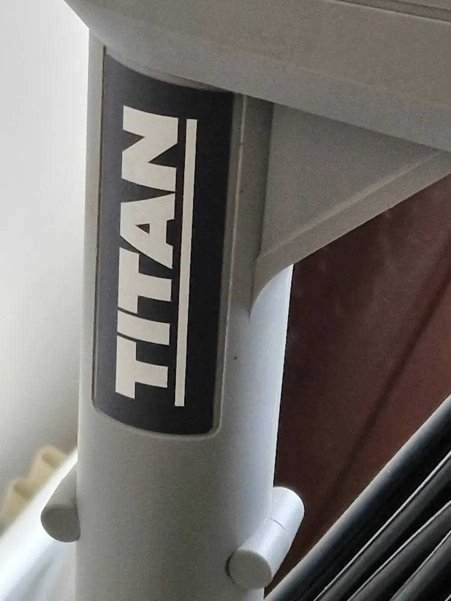 Titan TTB820GGT 600W 230V Electric Grass Trimmer - Image 3