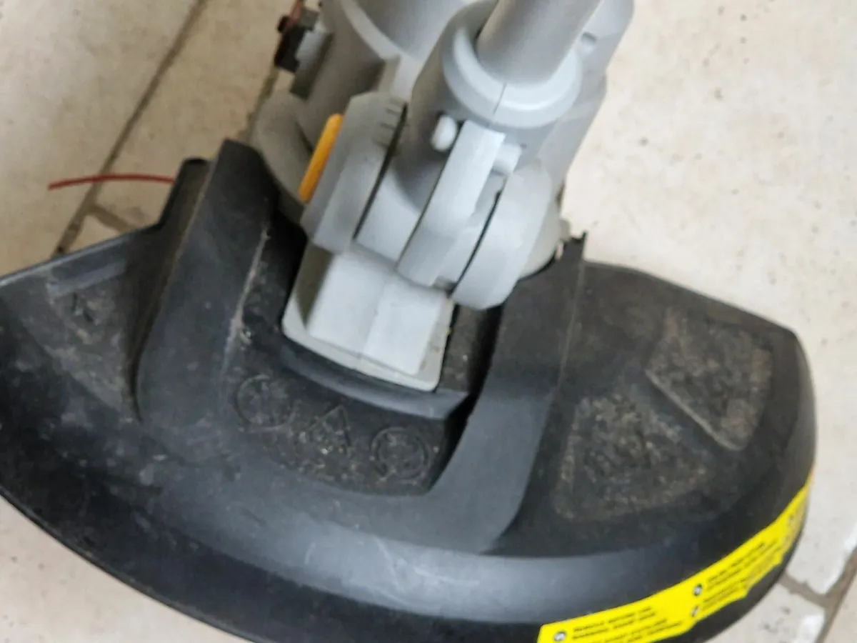 Titan TTB820GGT 600W 230V Electric Grass Trimmer - Image 4