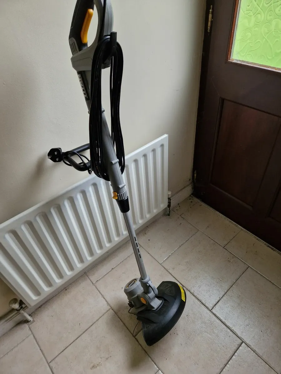 Titan TTB820GGT 600W 230V Electric Grass Trimmer - Image 1