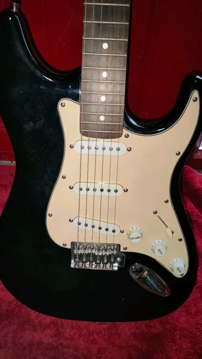 Electric Guitar and Amp - Image 3