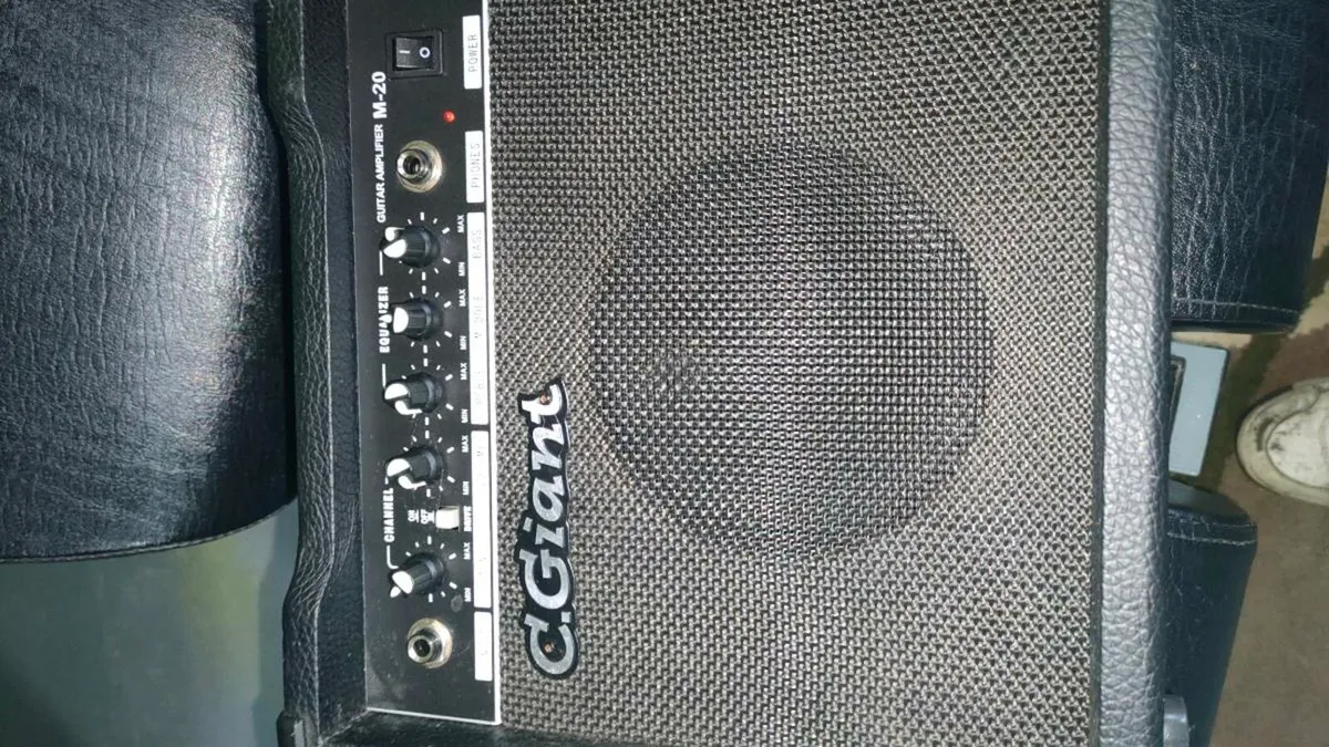 Electric Guitar and Amp - Image 4