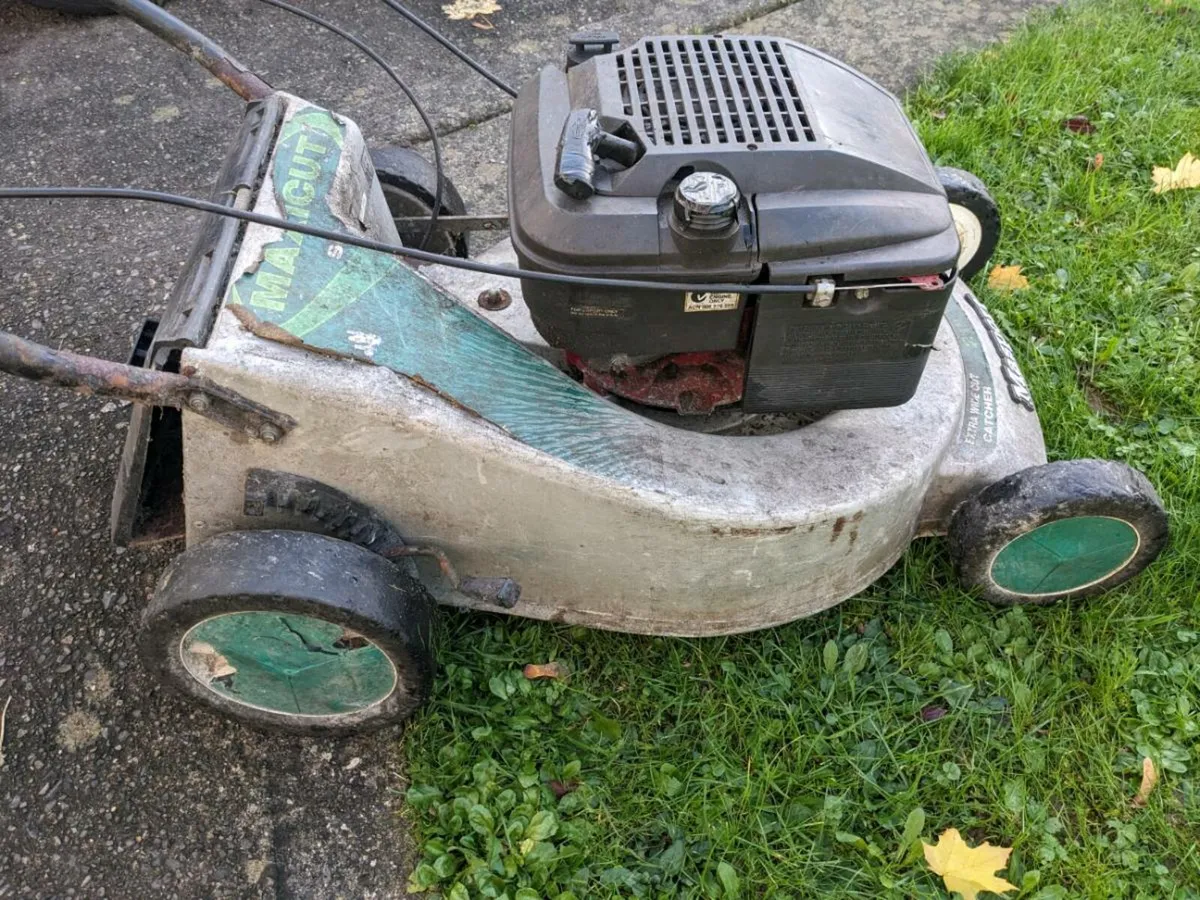 Lawnmower for parts or repair. - Image 2