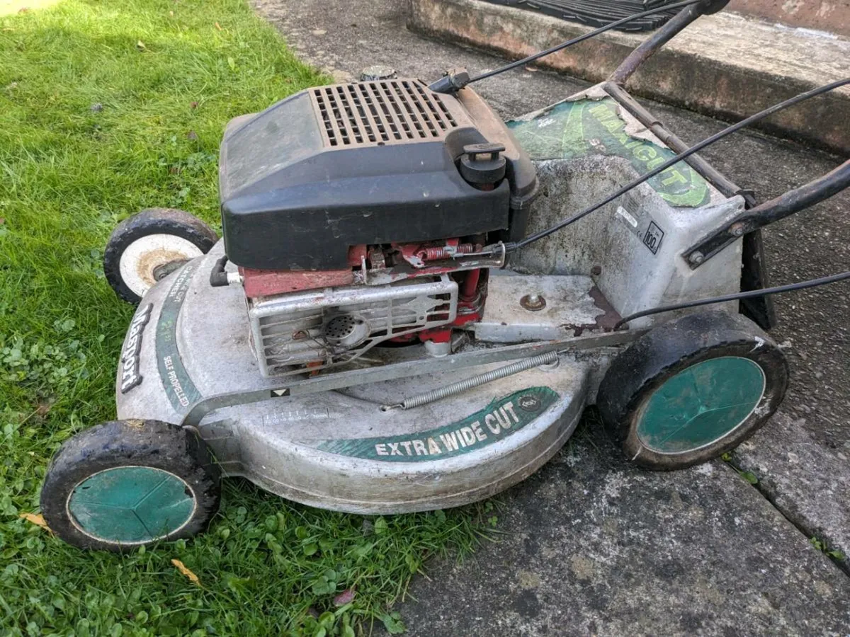 Lawnmower for parts or repair. - Image 4