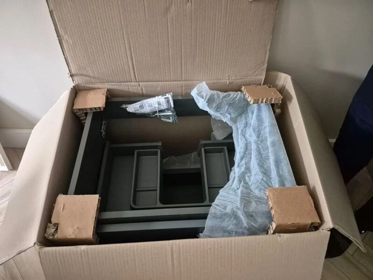 NEW Vanity Unit with sink - Image 2