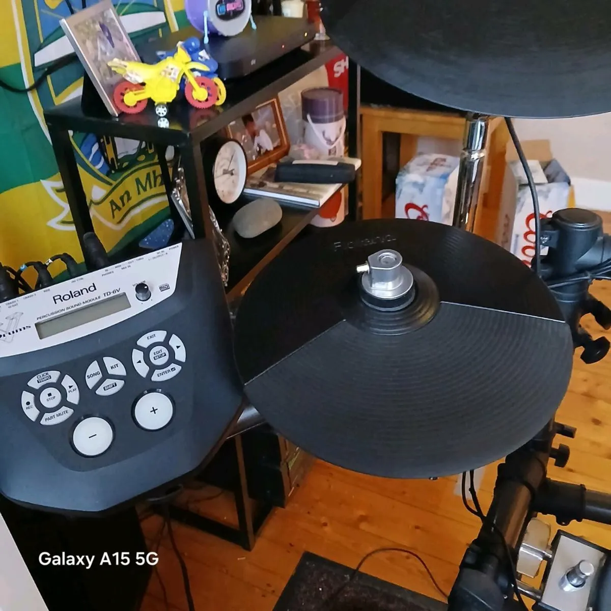 Electric drum kit and speaker. - Image 4