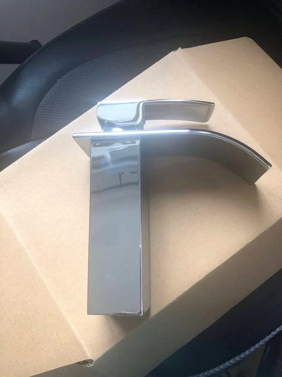 Bathroom waterfall tap - Image 1