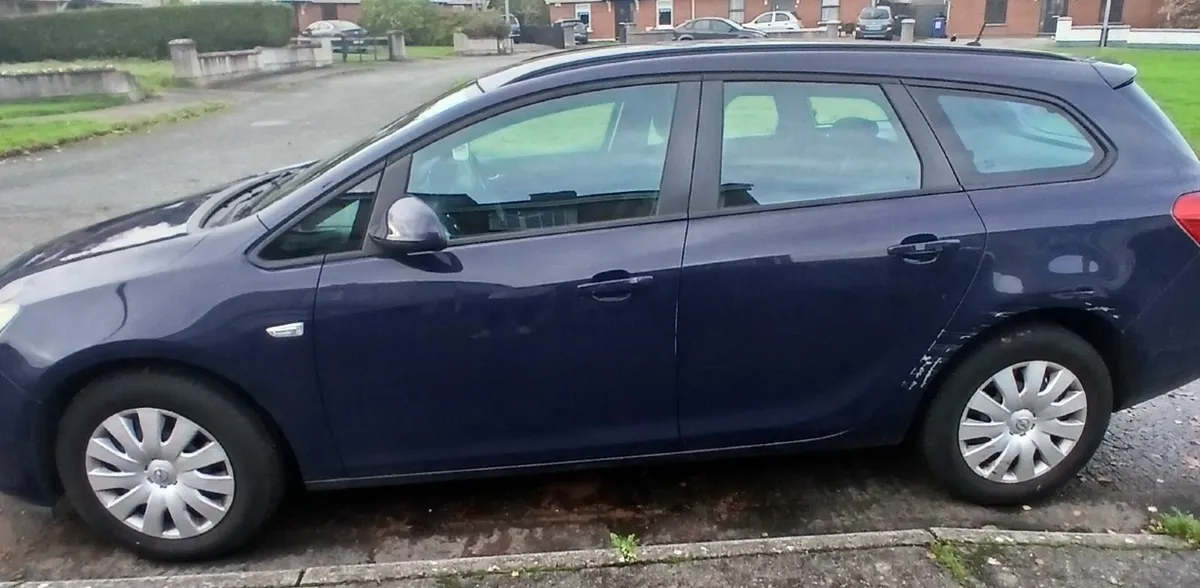 Opel Astra 2014 - Image 2