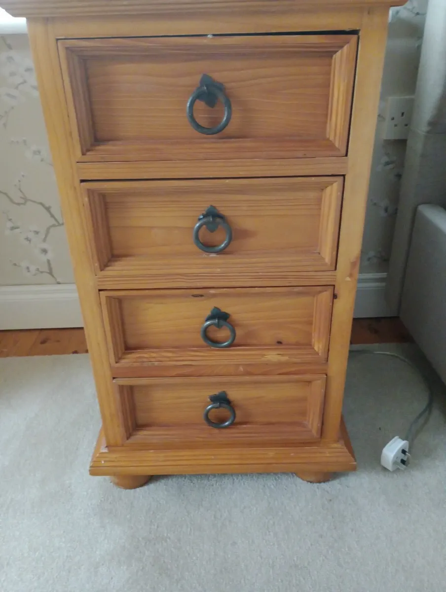 Bedroom furniture - Image 1