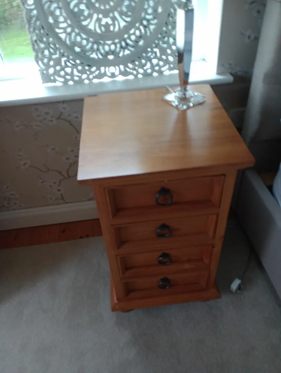 Bedroom furniture - Image 2