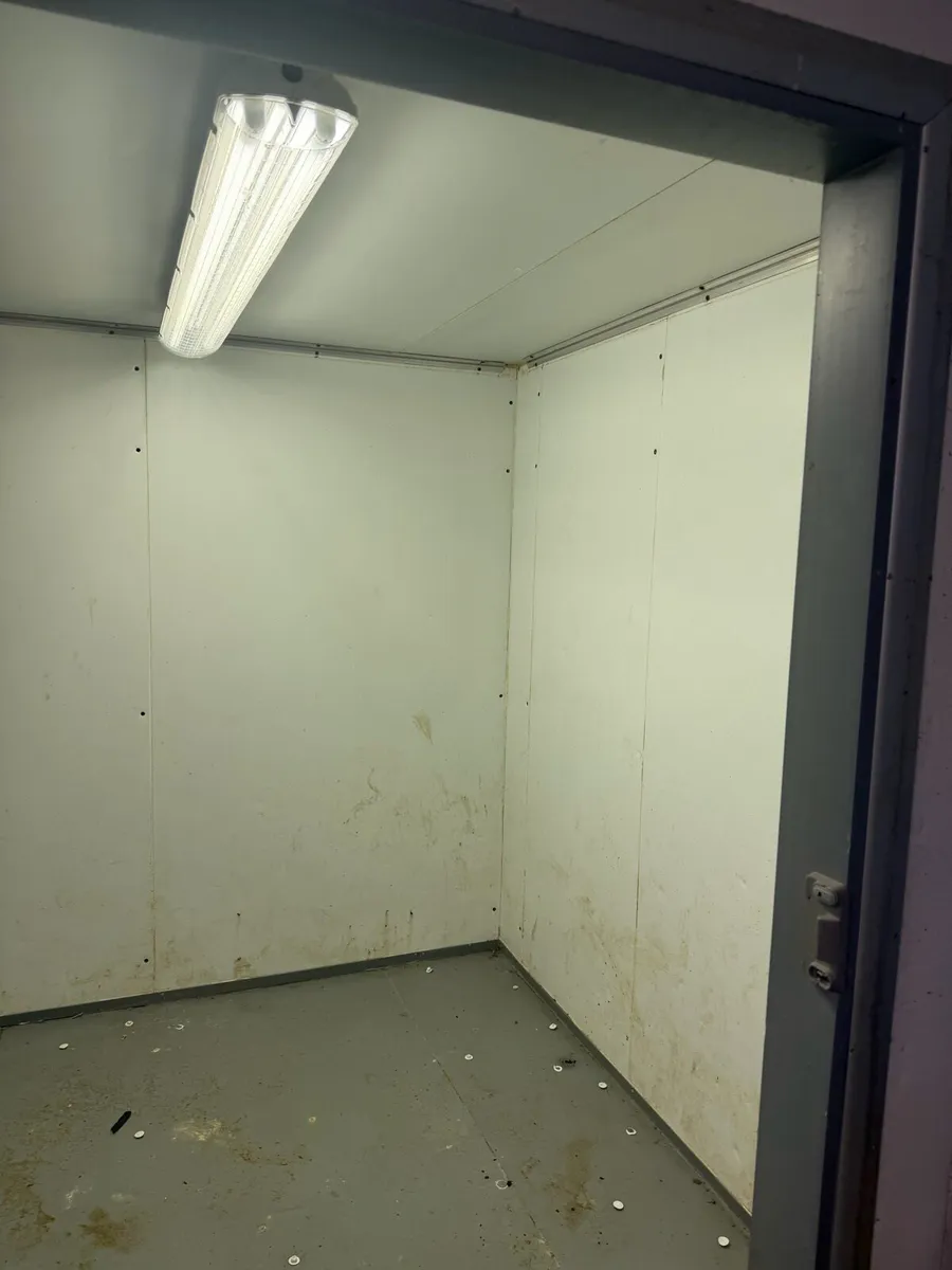 Freezer room - Image 1