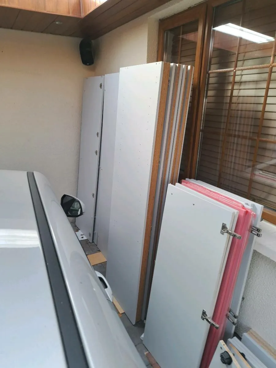 Kitchen units brand new - Image 3