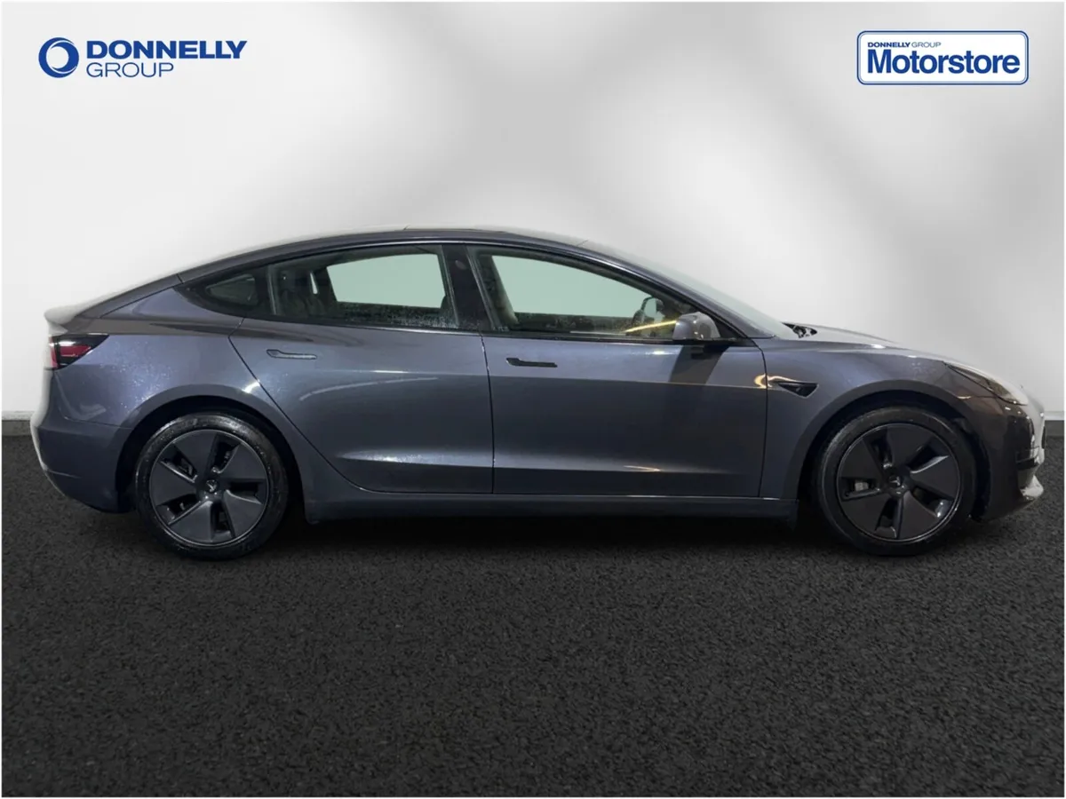 Tesla Model 3 Saloon Long Range - Image 3