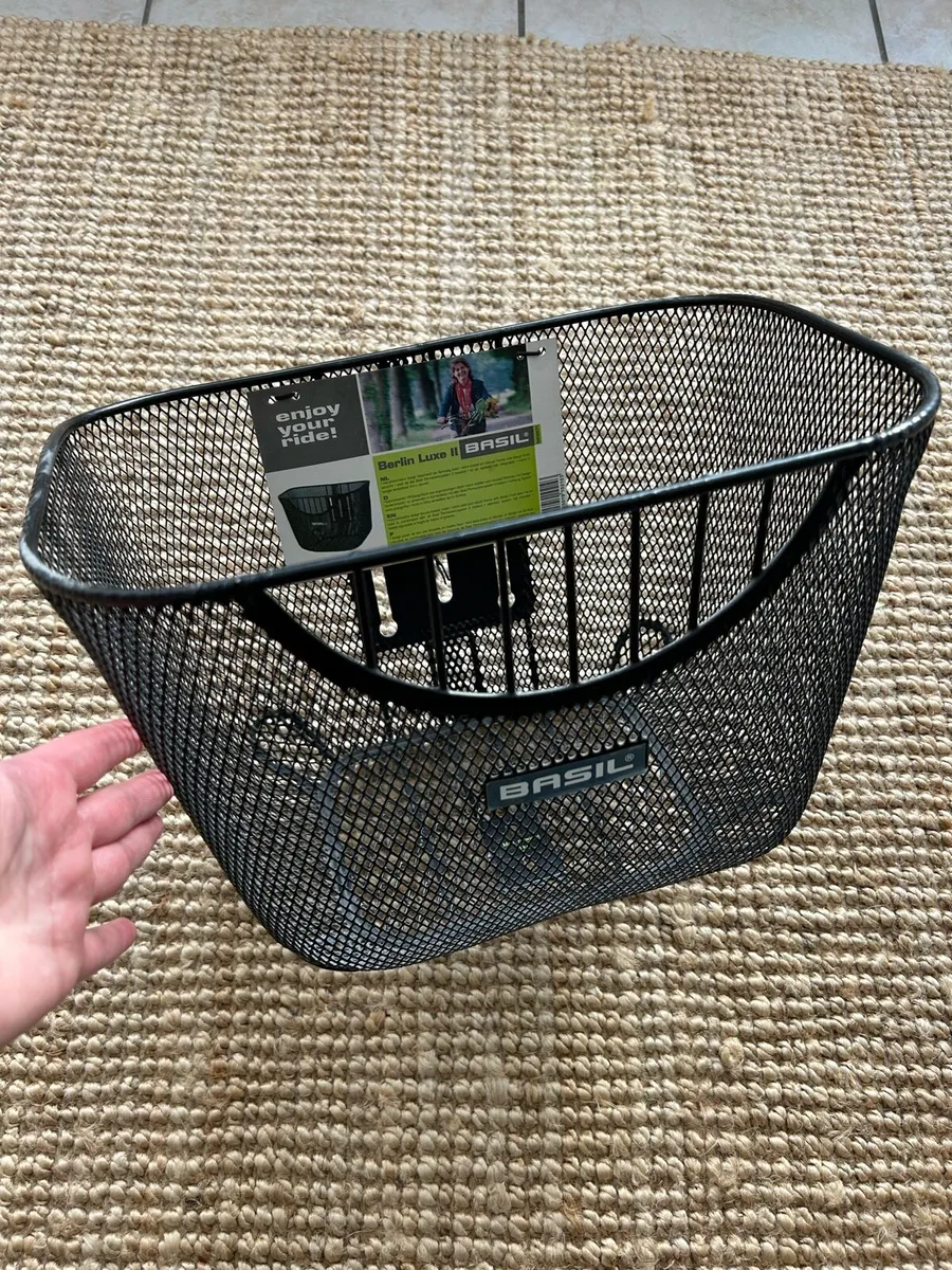 Basil Berlin Luxe II - Bicycle Basket - Black - Image 1