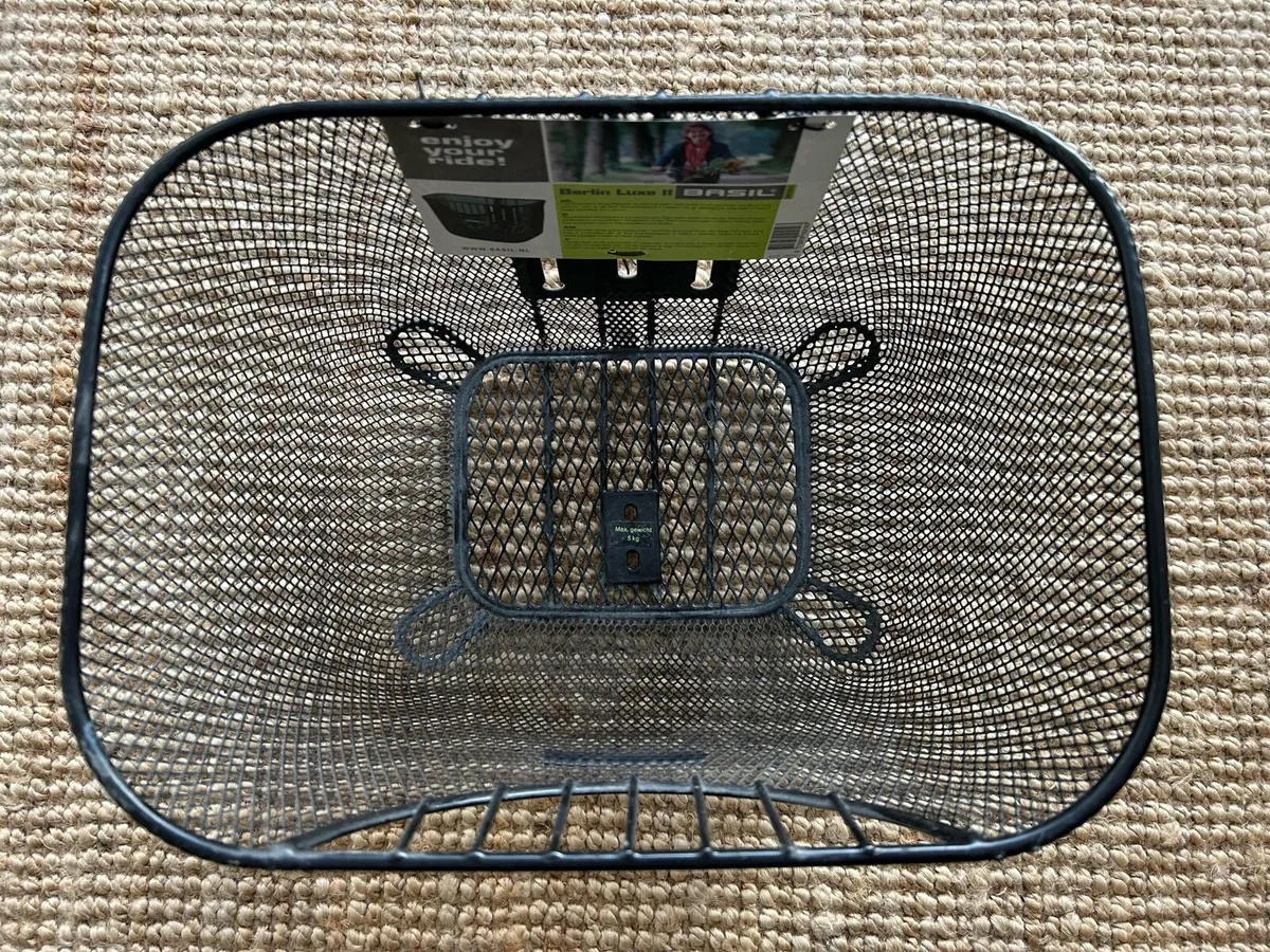 Basil Berlin Luxe II - Bicycle Basket - Black - Image 2