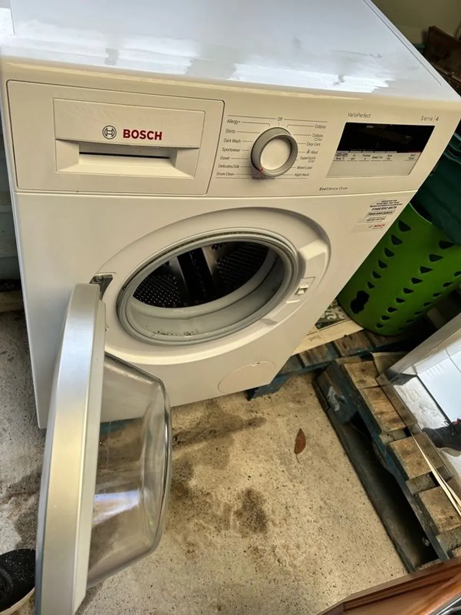 Bosch series 4 washing machine - Image 2