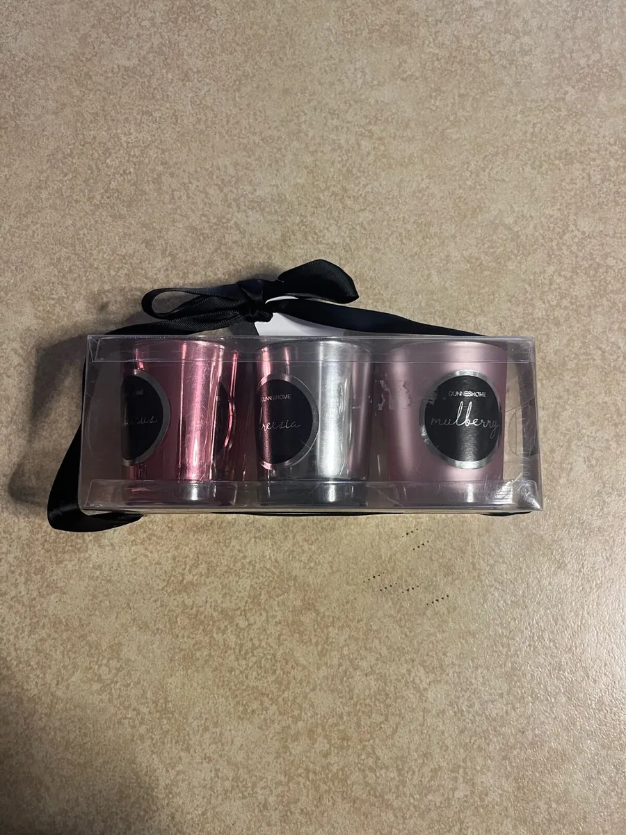 Selection of Christmas Items - Image 1