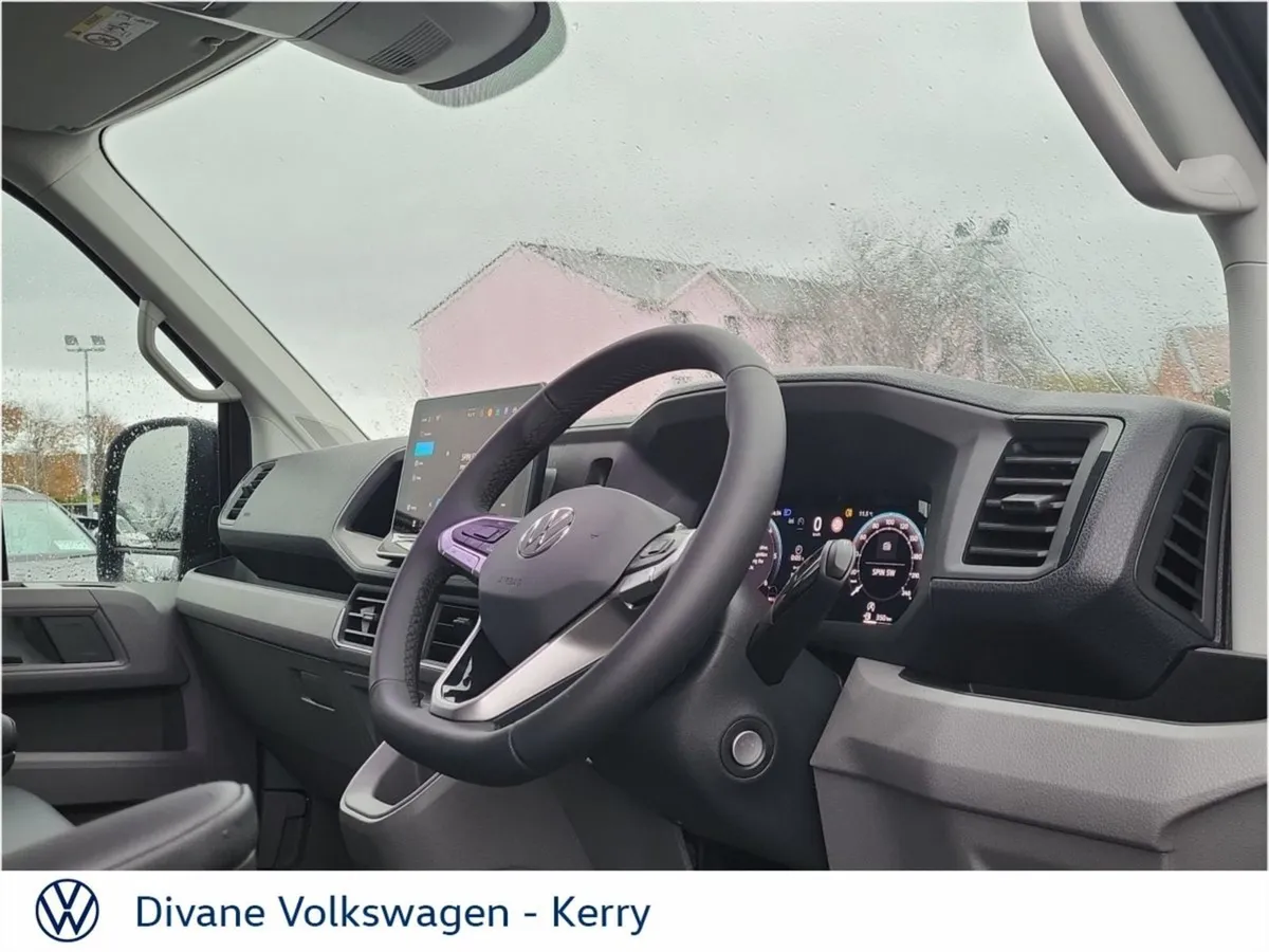 Volkswagen Crafter Highline 35 MWB 177BHP Auto - Image 4