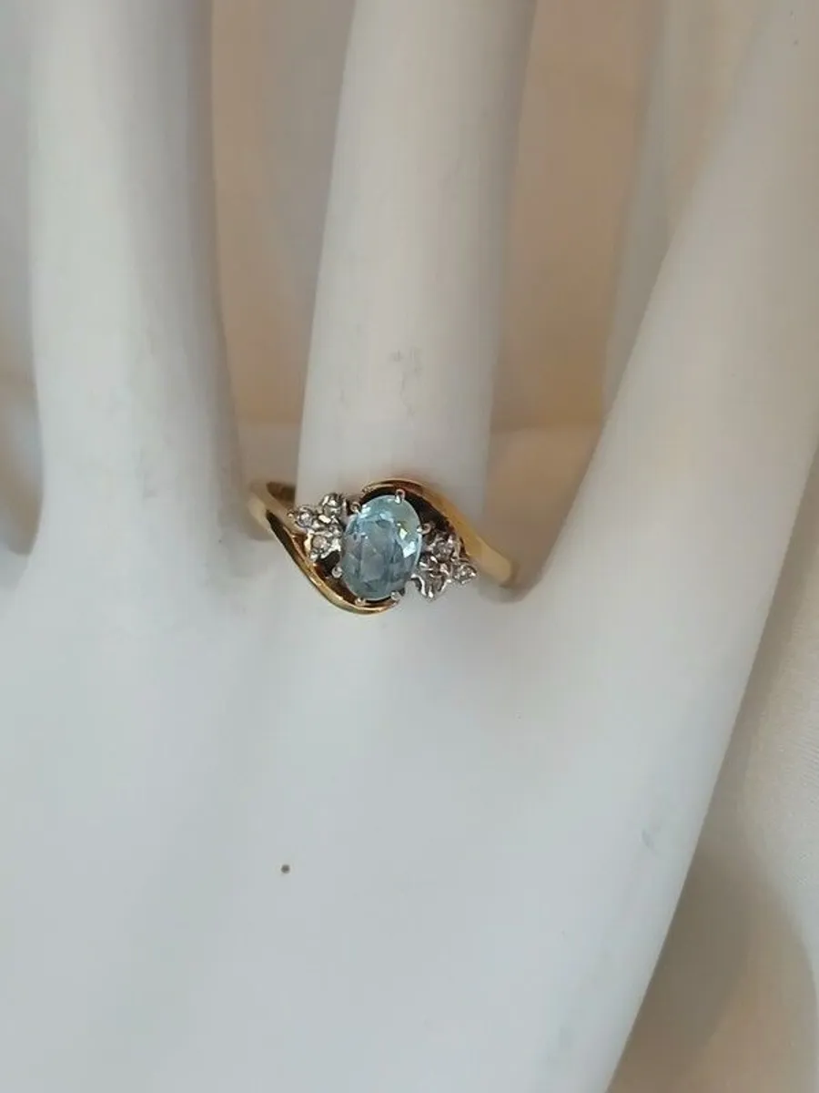 Diamond and Aquamarine Gold Ring - Image 2