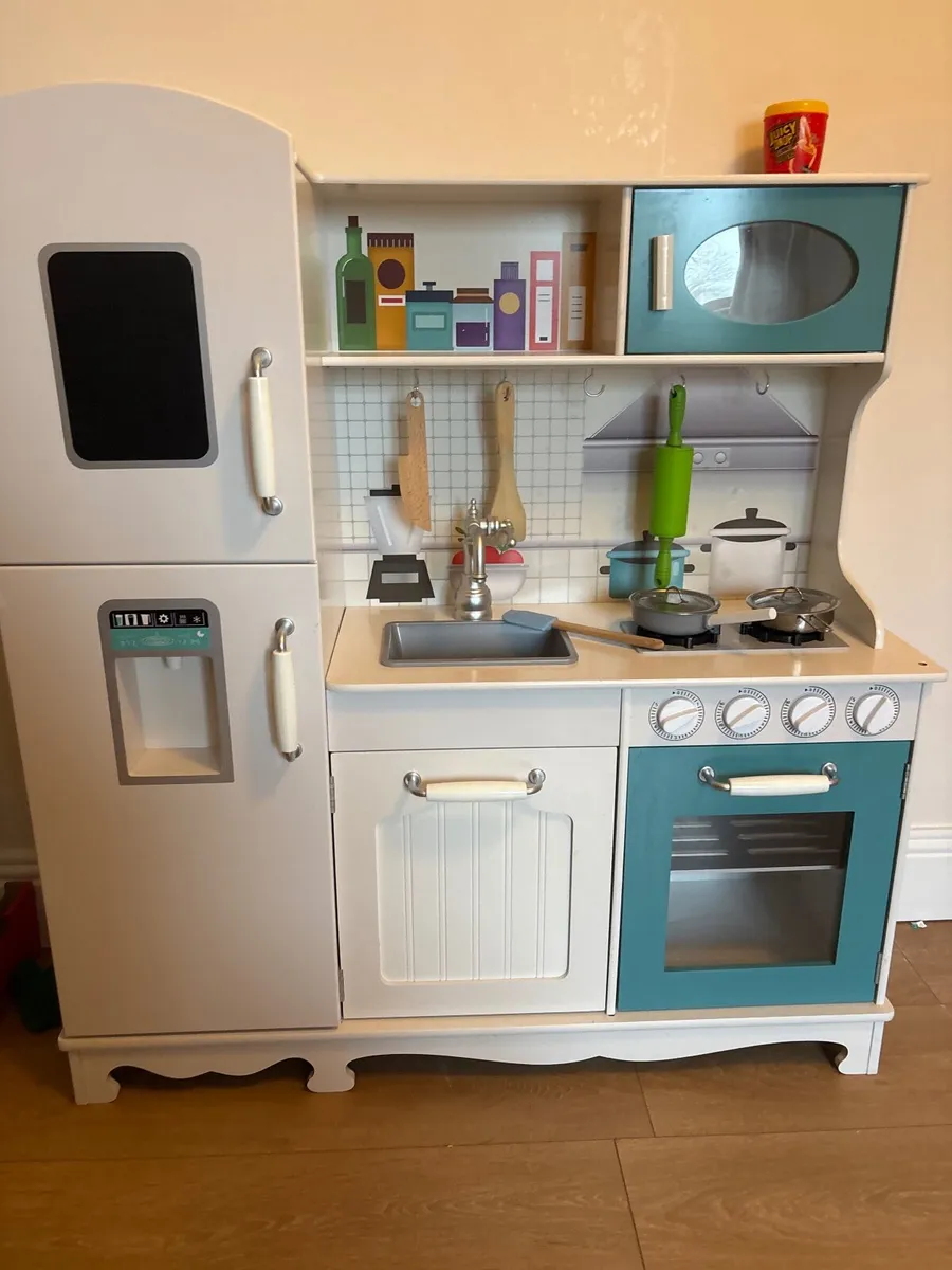 Toy kitchen