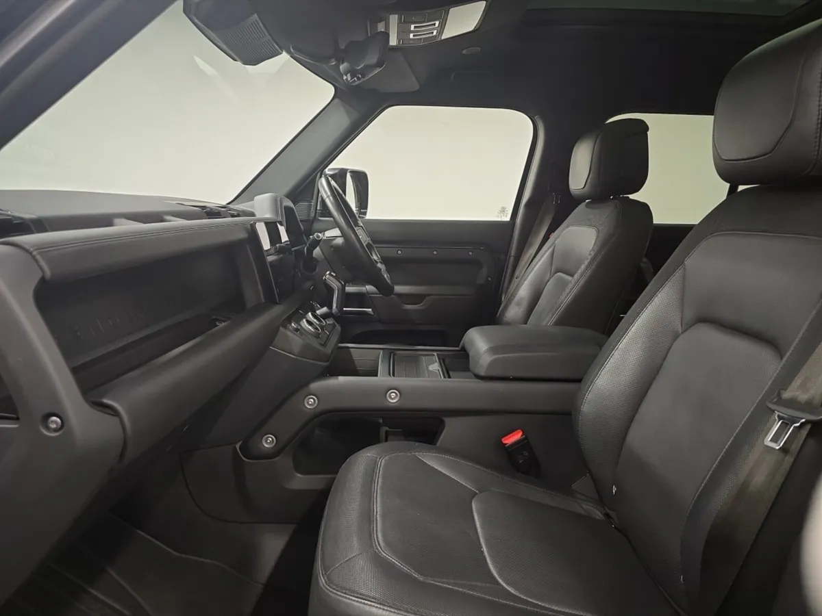 Land Rover Defender Diesel Estate X-Dynamic HSE - Image 3