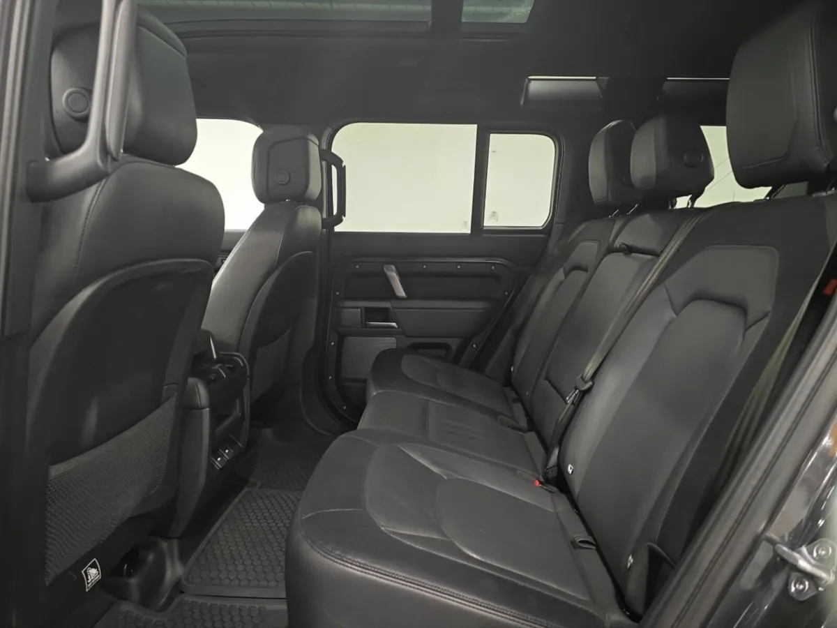 Land Rover Defender Diesel Estate X-Dynamic HSE - Image 4