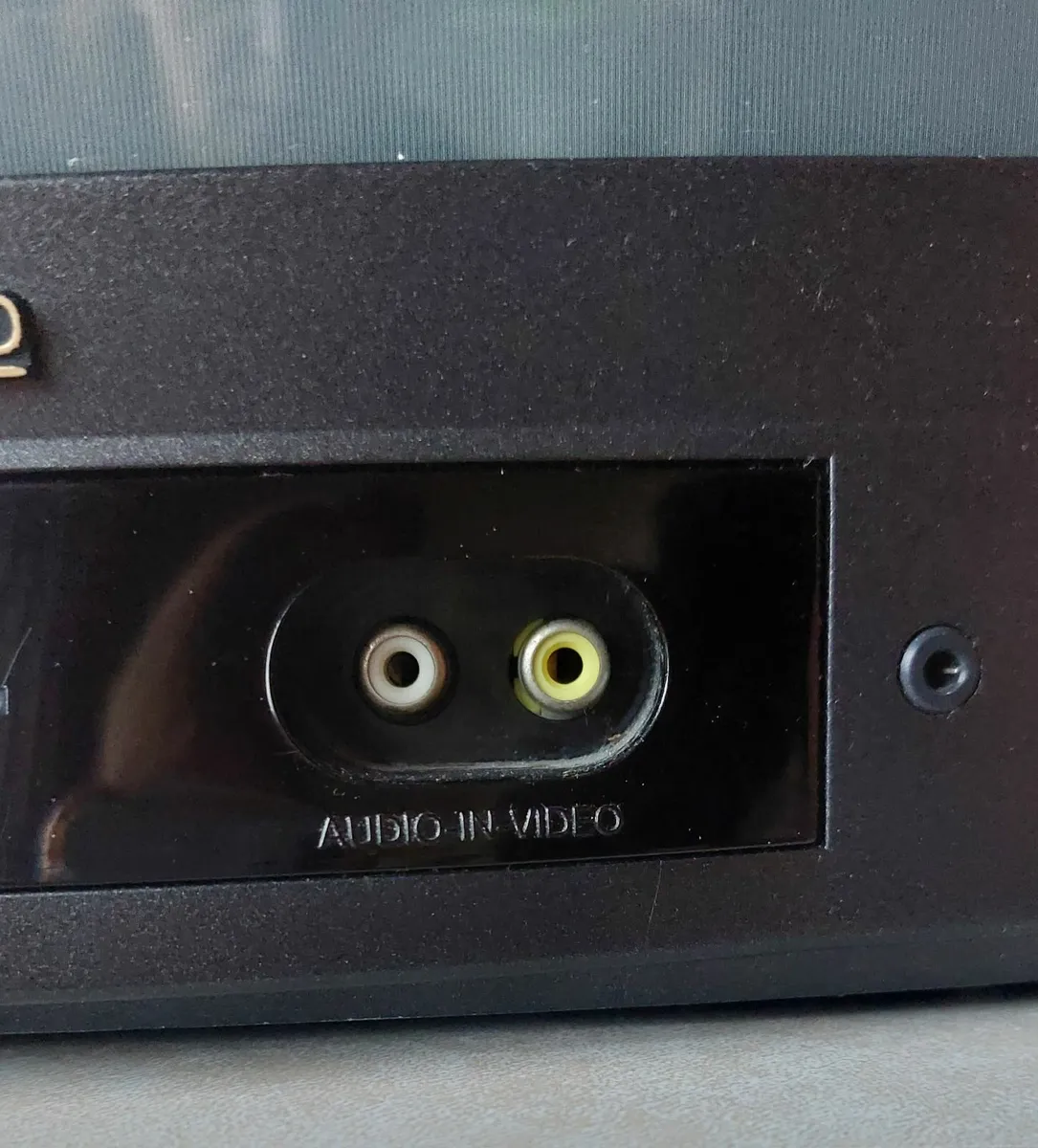 14" TV with Remote - Image 3