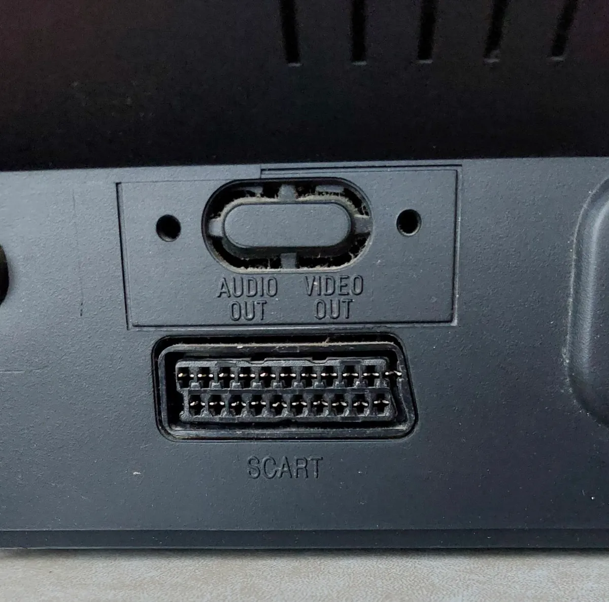 14" TV with Remote - Image 4