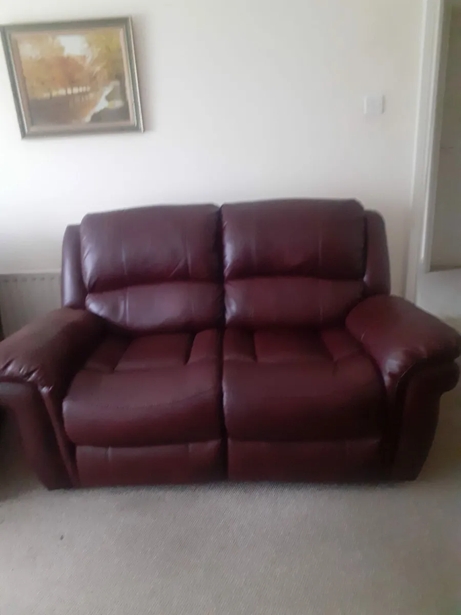 2 +1 Leather oxblood sofa - Image 1