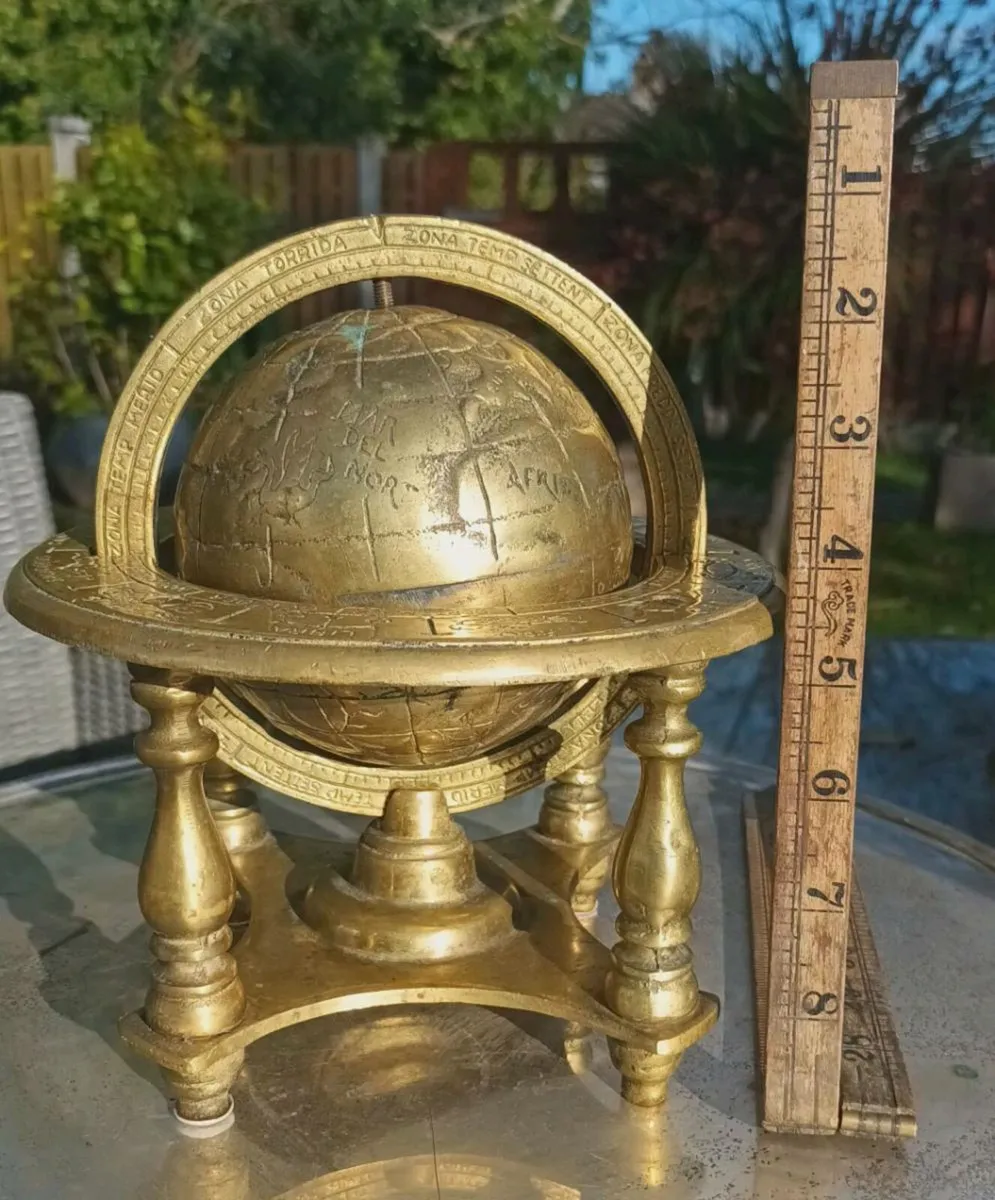 V heavy brass globe, vintage  D18 - Image 4