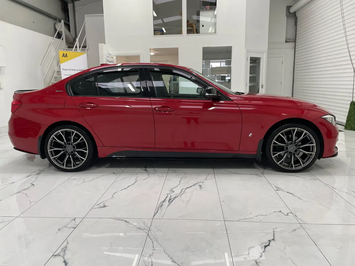 BMW 3-Series 2017 - Image 2