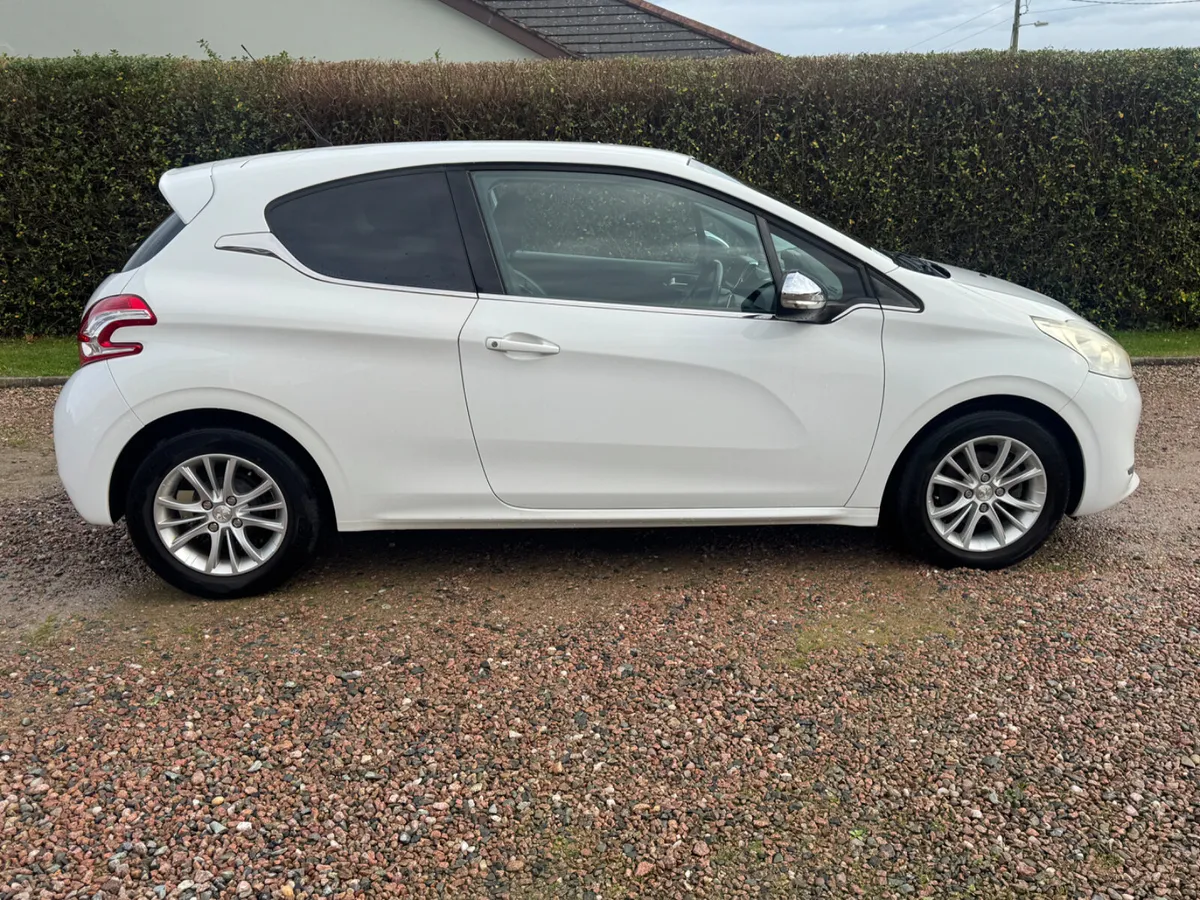 142 Peugeot 208 Allure Automatic - Image 3