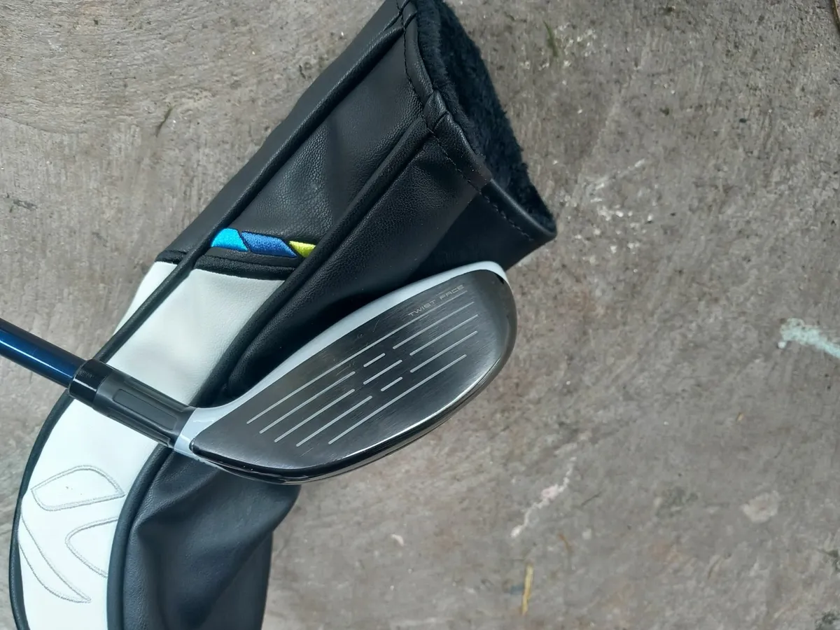Left handTaylormade sim 2max, 3wood regular shaft, - Image 2