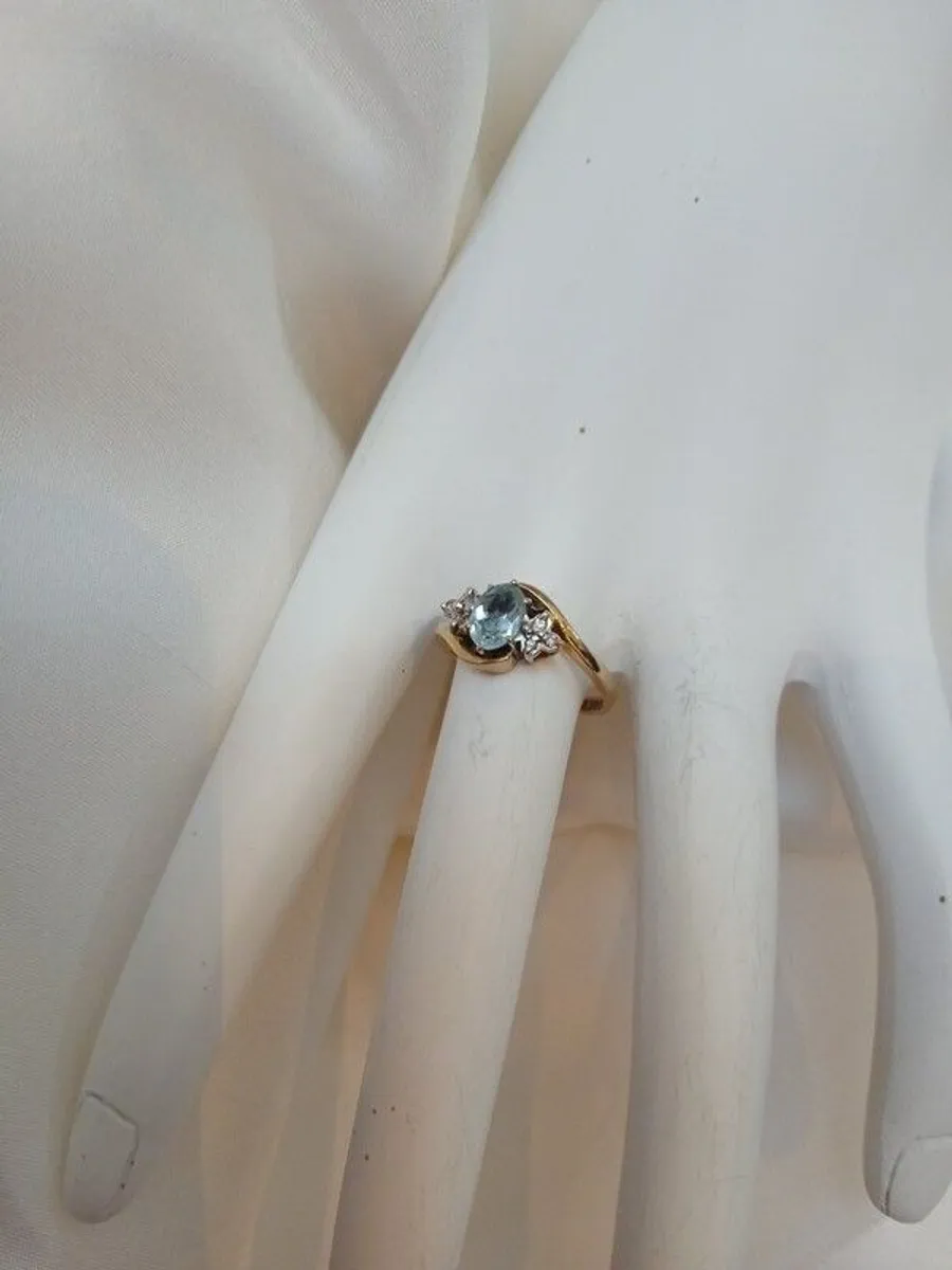 Diamond and Aquamarine Gold Ring - Image 3
