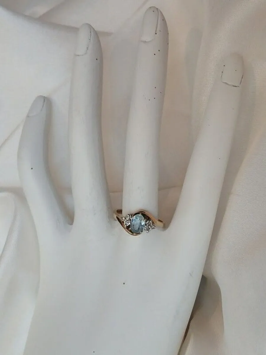 Diamond and Aquamarine Gold Ring - Image 4