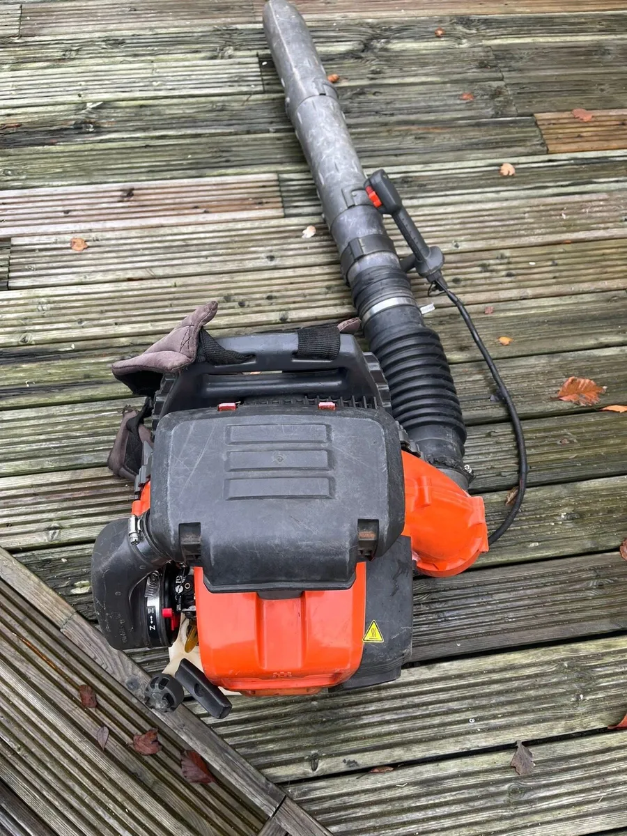 Husqvarna leaf blower - Image 1