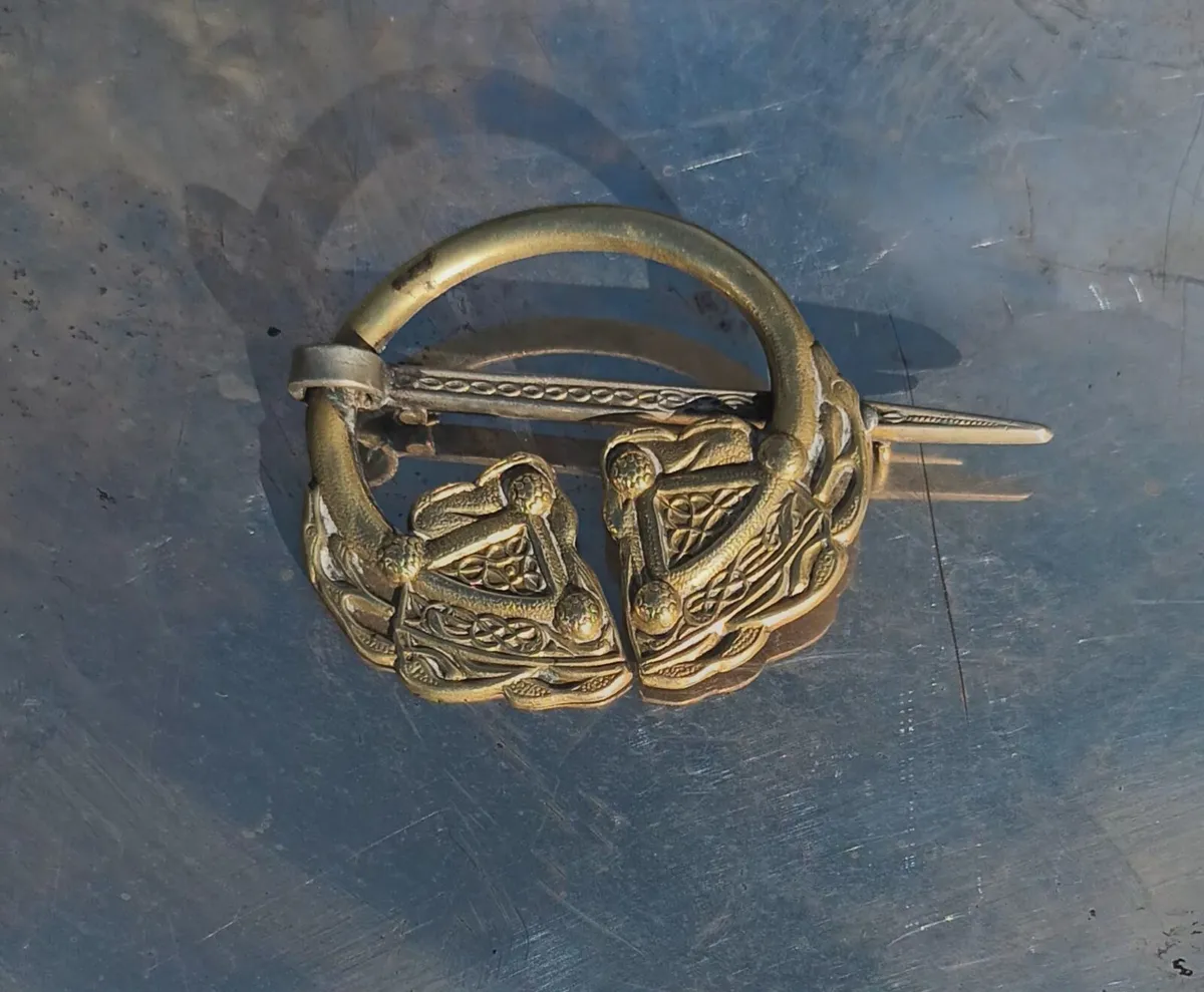 Large brass Dublin Tara brooch, Freepost D18 - Image 2