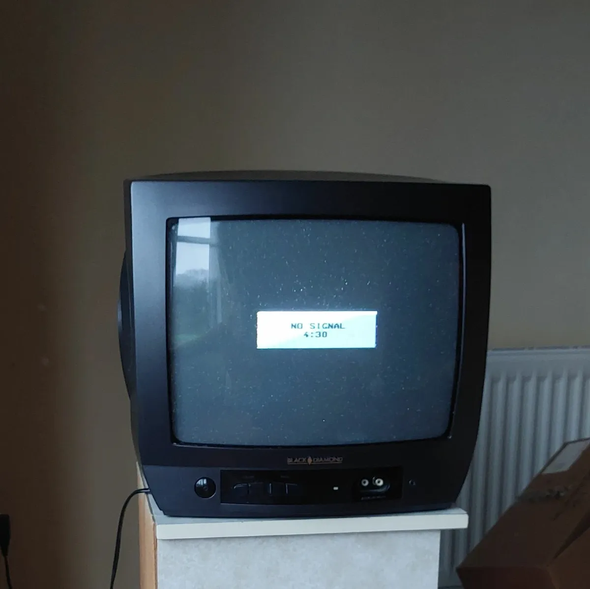 14" TV with Remote - Image 2