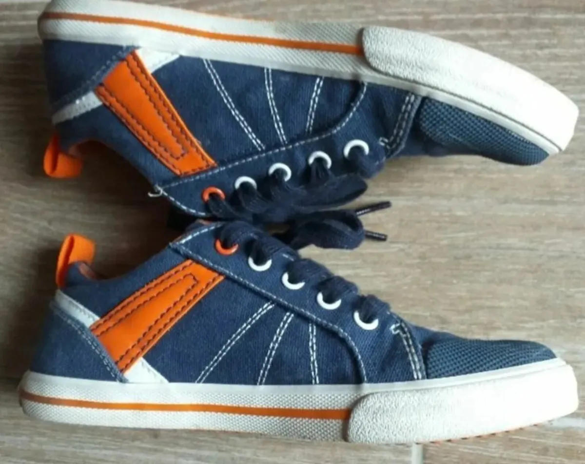 Geox Respira Shoes in box.  Size: EU 32. - Image 4