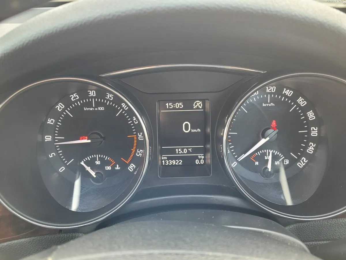 Skoda Superb 2013 - Image 2