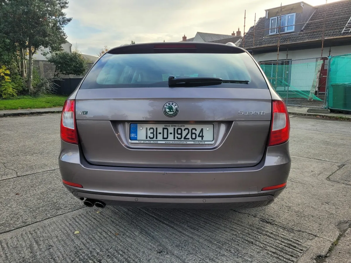 Skoda Superb 2013 - Image 4