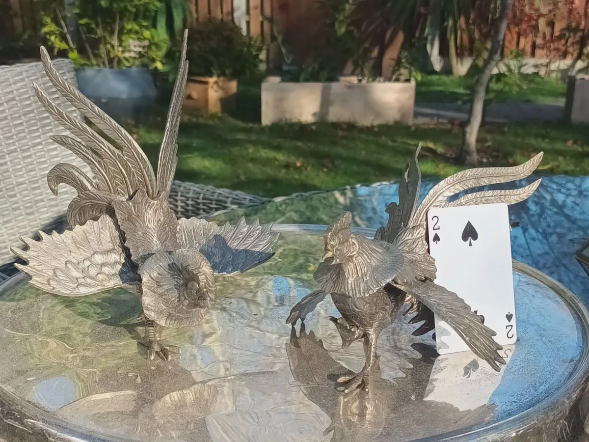 Pair of fighting cocks, pewter, post 6e D18 - Image 1
