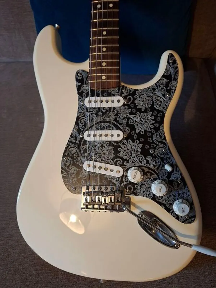 Fender Stratocaster - Image 2