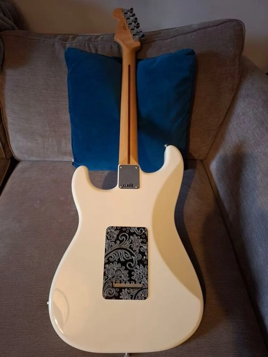 Fender Stratocaster - Image 3