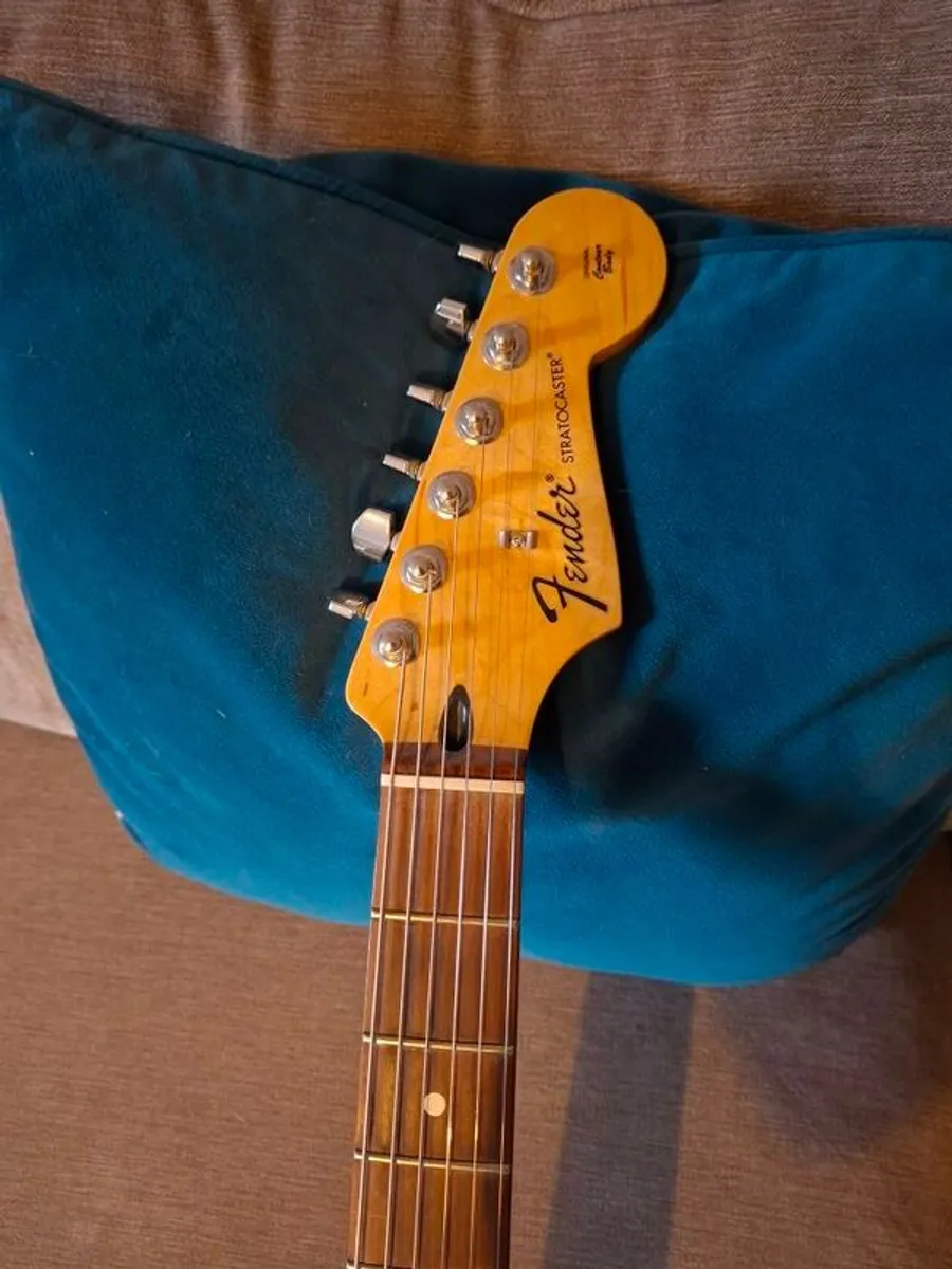 Fender Stratocaster - Image 4