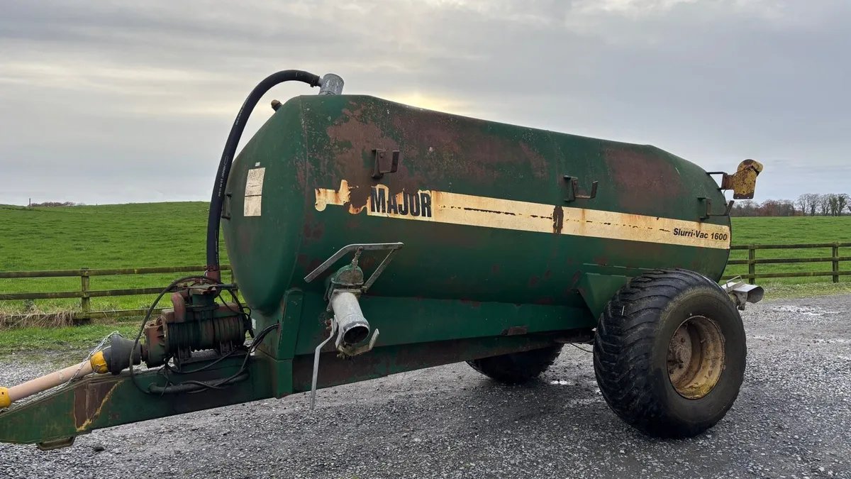 1600 Gallon Major Tanker (Damaged) - Image 1