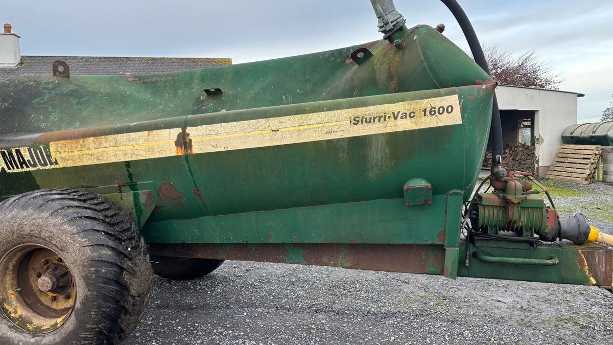 1600 Gallon Major Tanker (Damaged) - Image 4