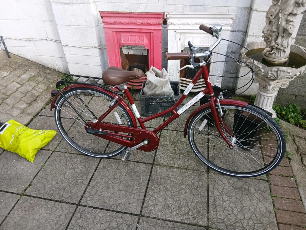 Ladies Dutch style bicycle - Image 1