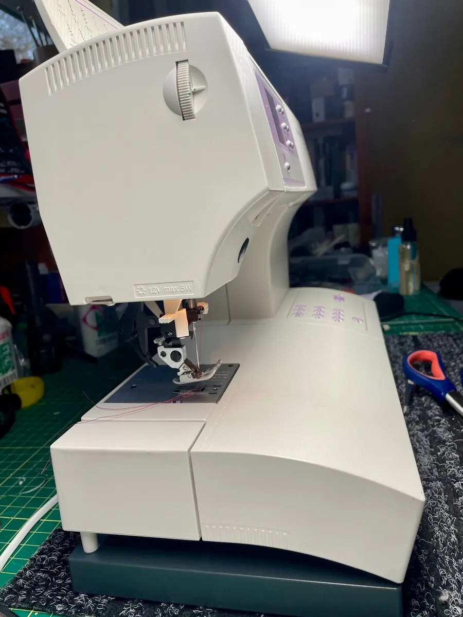 PFAFF Expression 2026 Sewing Machine - Excellent c - Image 4