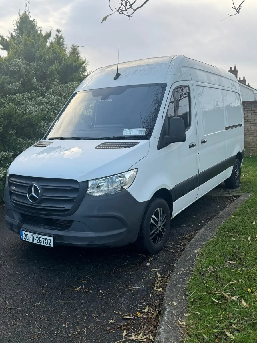 Mercedes Benz - Image 1